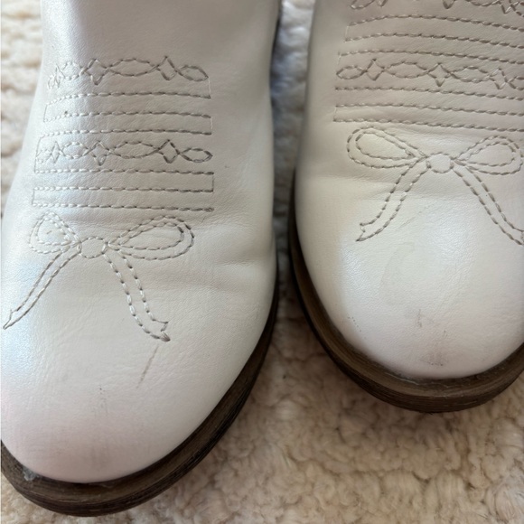 SweetHoney Floral White Cowboy Boots - Picture 6 of 8